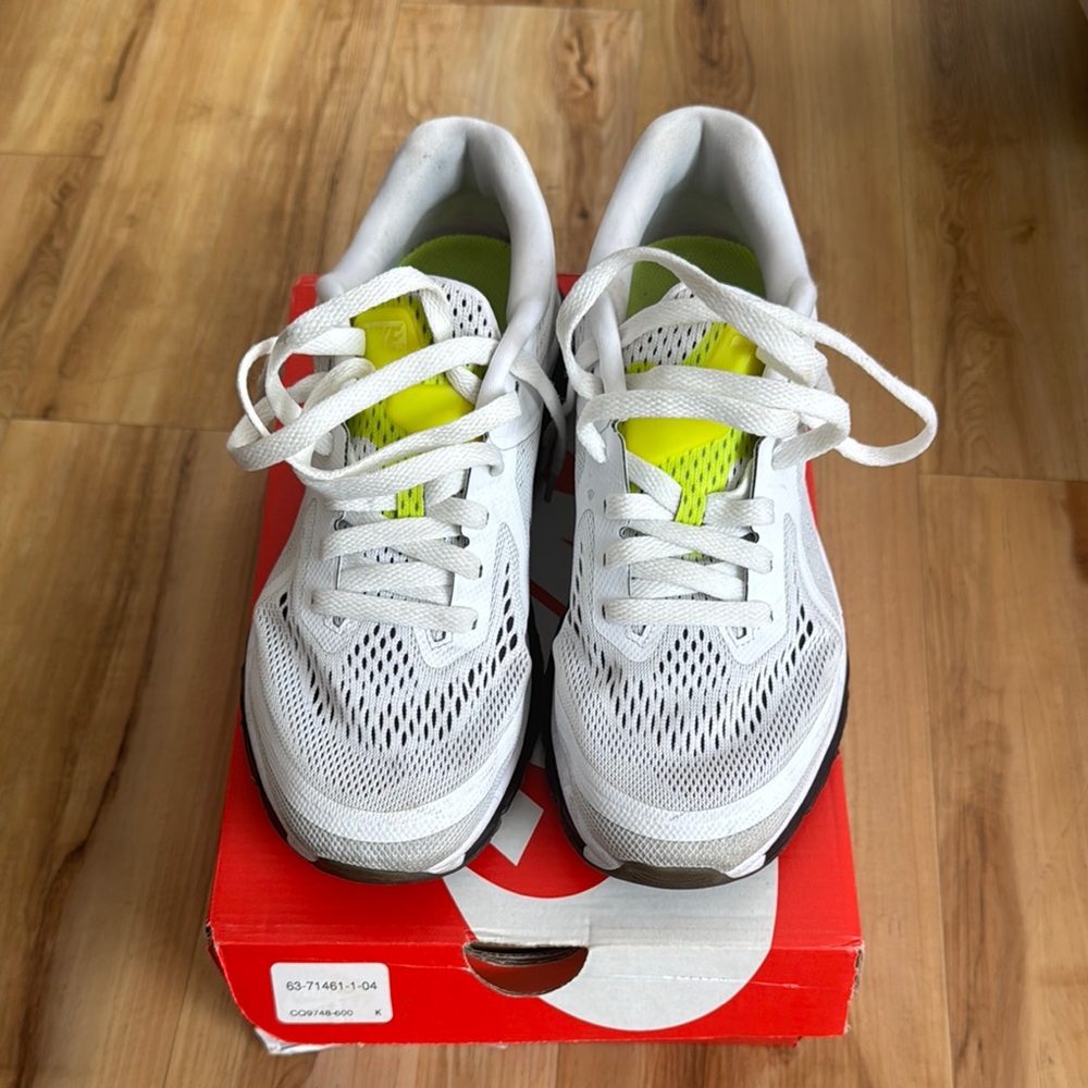 Nike Airmax Women's White and Neon Green Sneakers